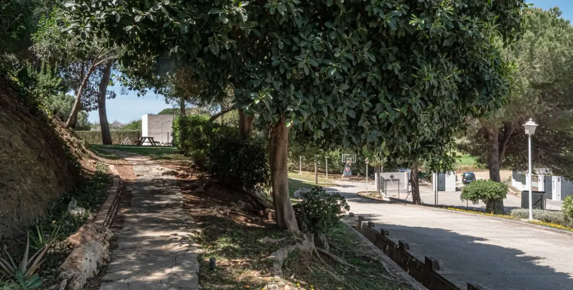 Sale of townhouse in Calahonda 60