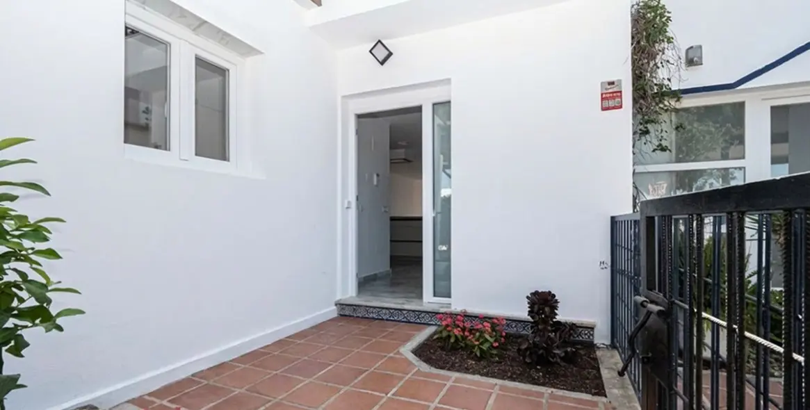 Sale of townhouse in Calahonda 62