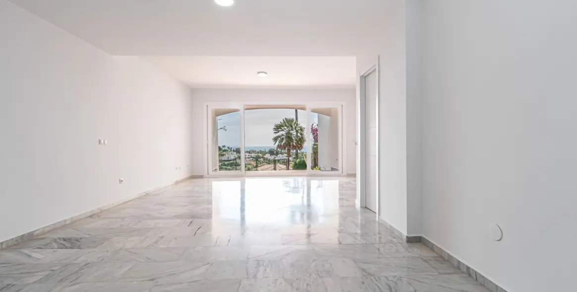 Sale of townhouse in Calahonda 67