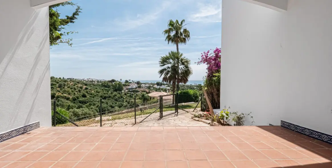 Sale of townhouse in Calahonda 72