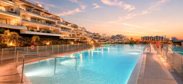 Sale of penthouse in Estepona 3