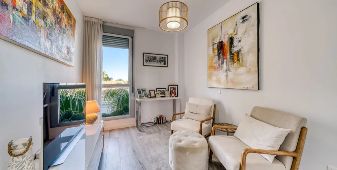 Sale of penthouse in Estepona 14