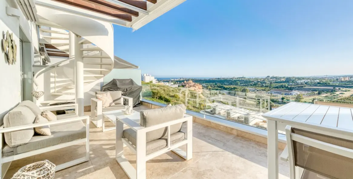 Sale of penthouse in Estepona 18