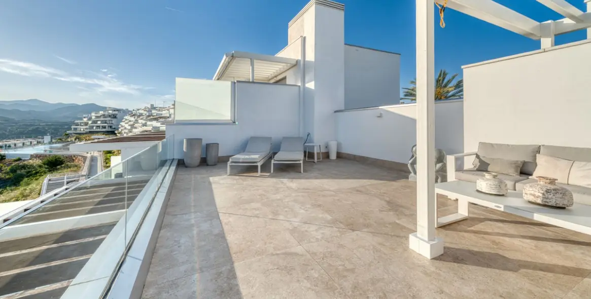 Sale of penthouse in Estepona 21