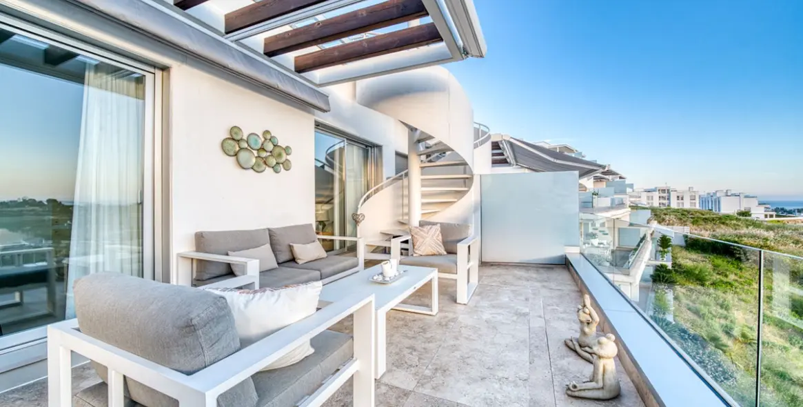 Sale of penthouse in Estepona 23