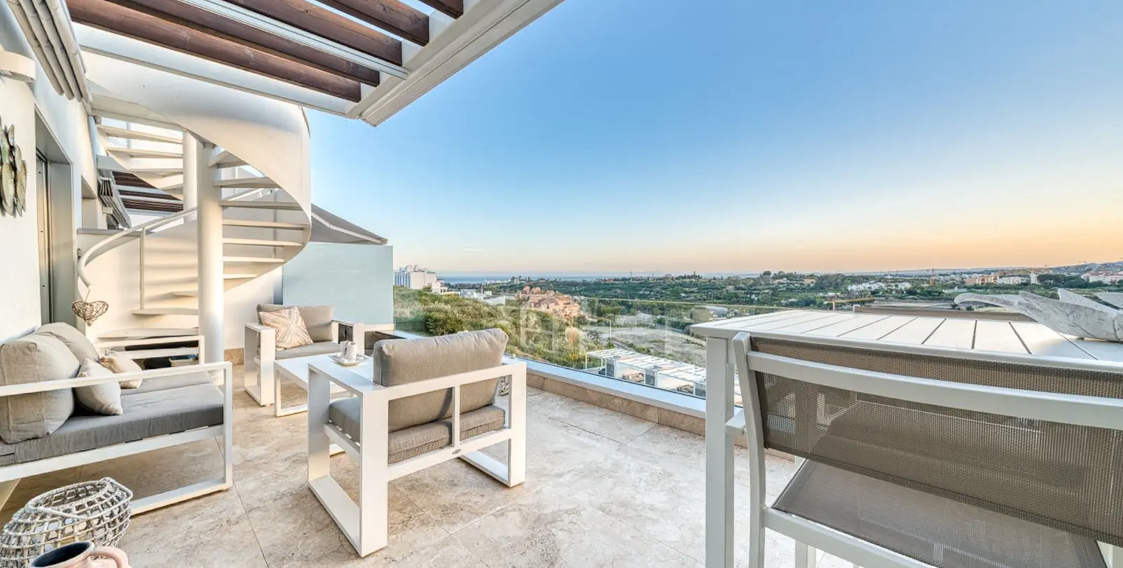 Sale of penthouse in Estepona 1