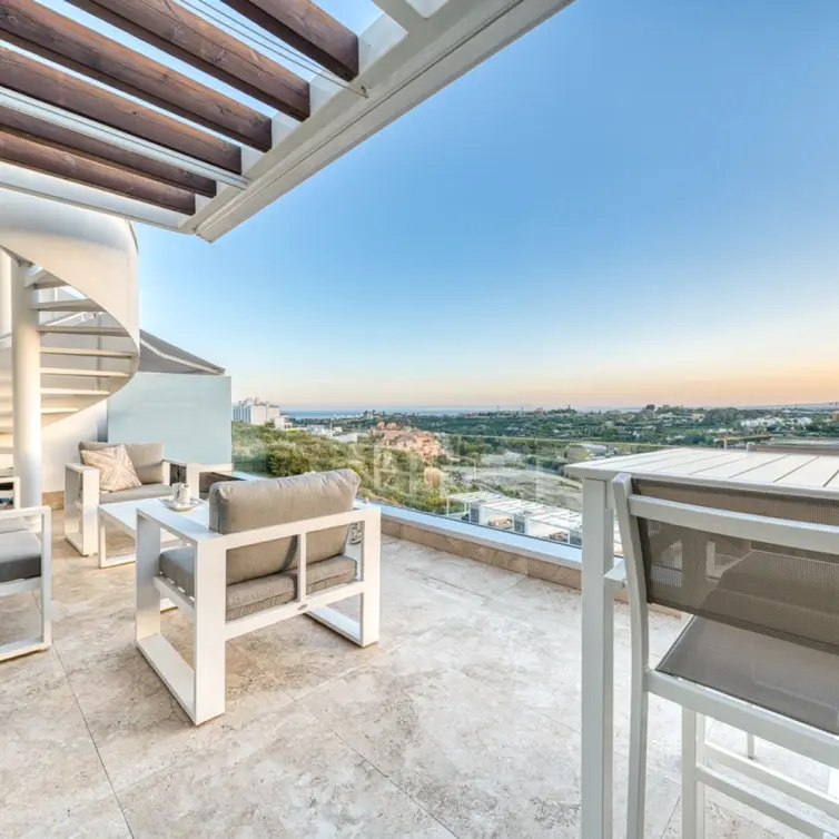 Sale of penthouse in Estepona