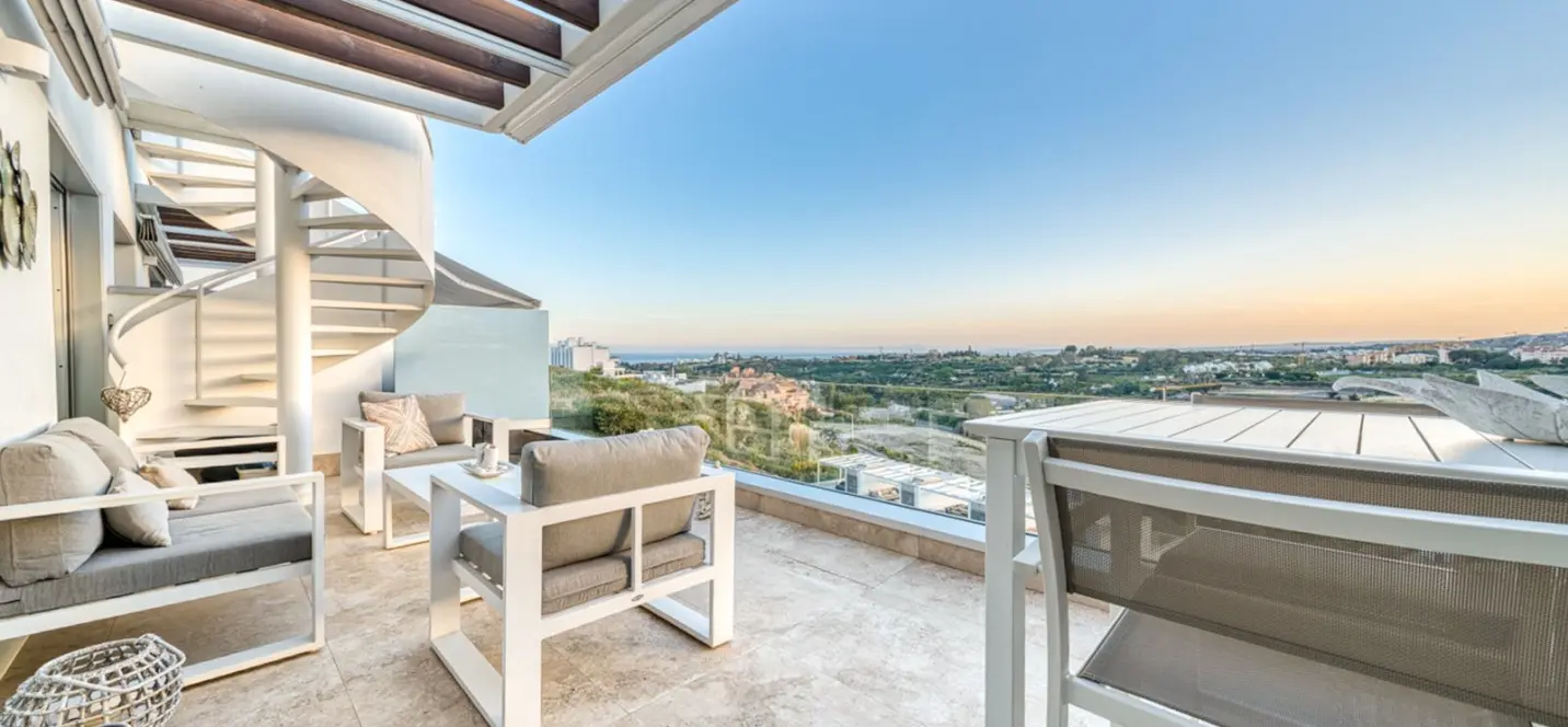 Sale of penthouse in Estepona 0