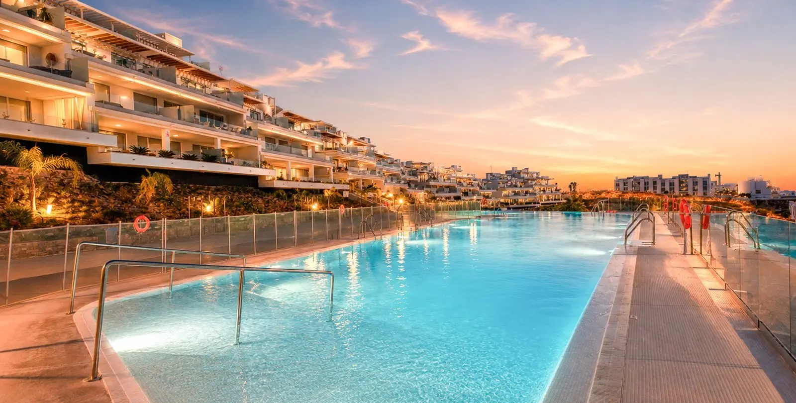 Sale of penthouse in Estepona 2