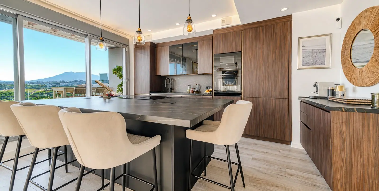 Sale of penthouse in Estepona 3