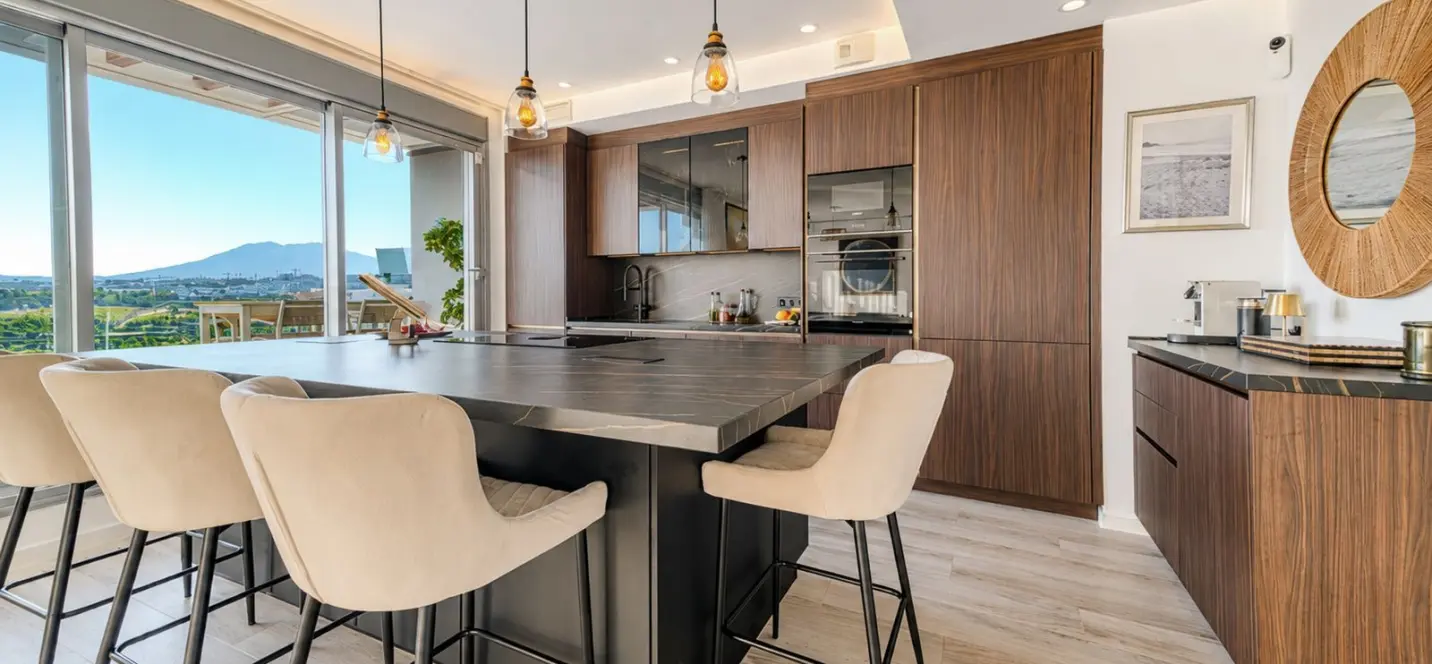Sale of penthouse in Estepona 2