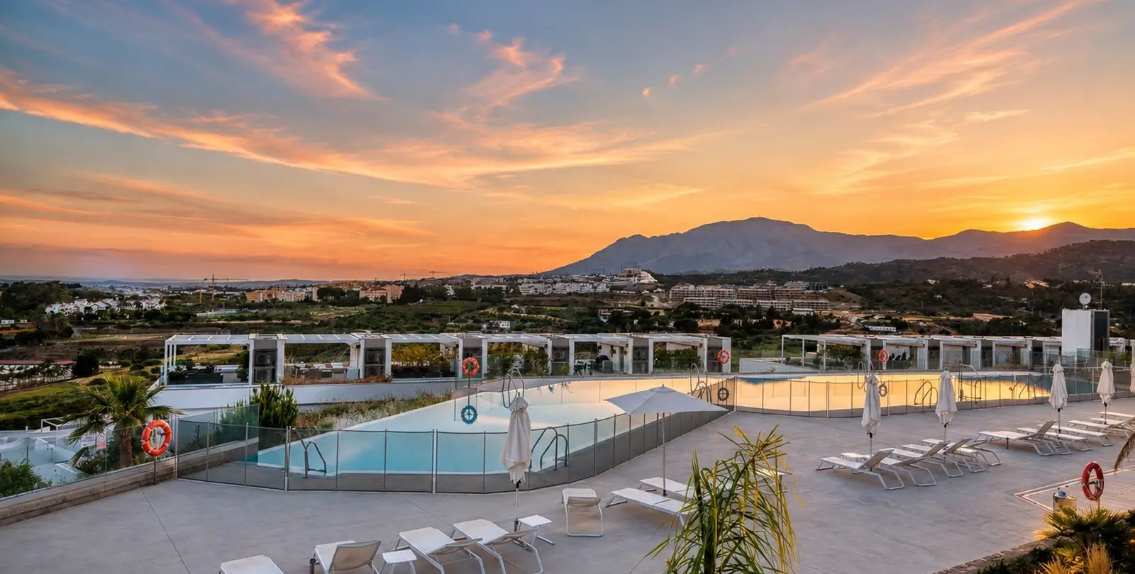Sale of penthouse in Estepona 4