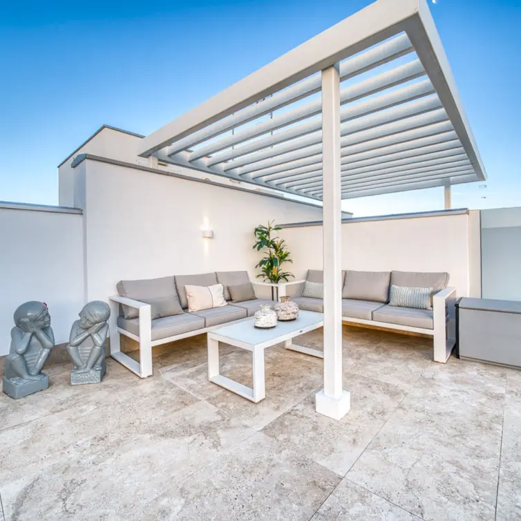 Sale of penthouse in Estepona