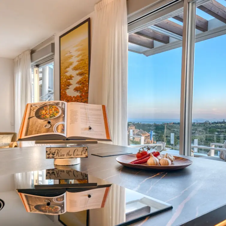 Sale of penthouse in Estepona