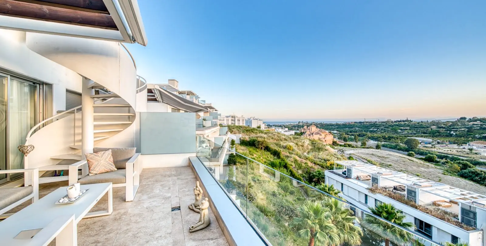 Sale of penthouse in Estepona 21