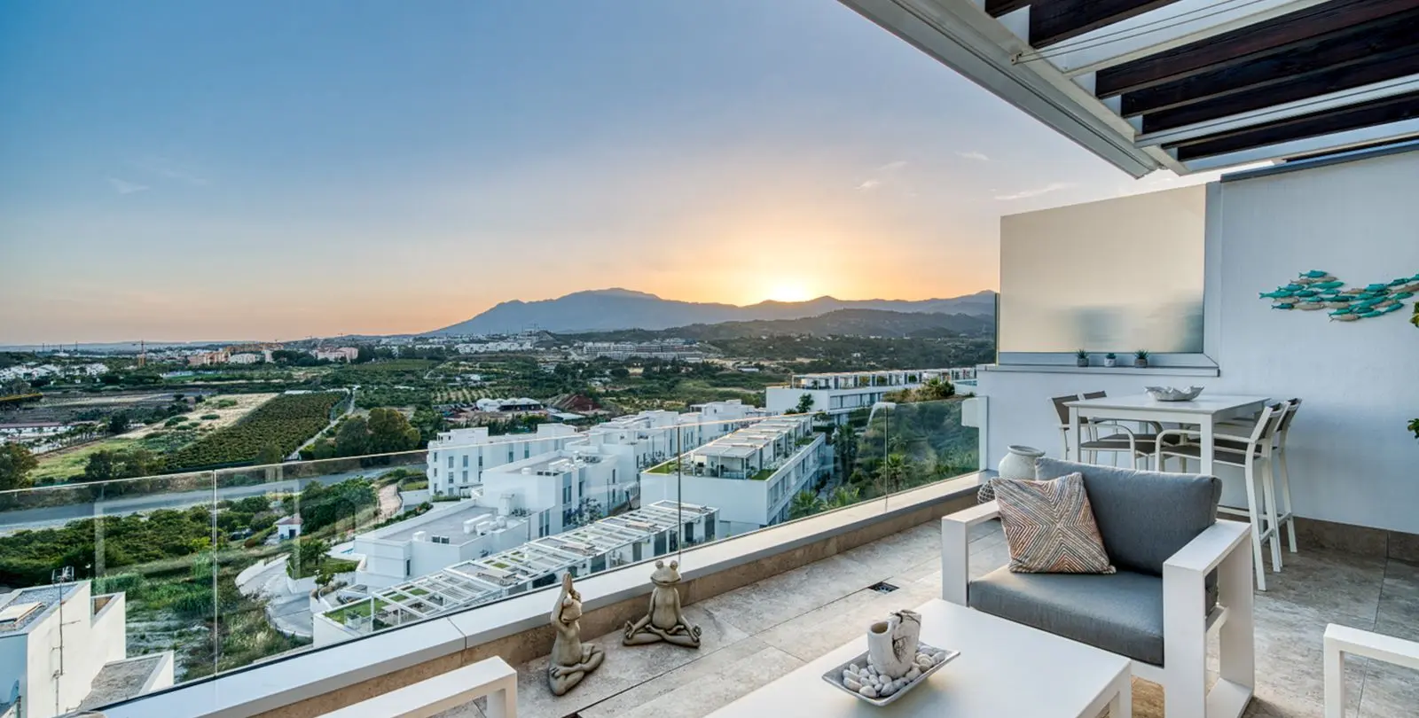 Sale of penthouse in Estepona 23