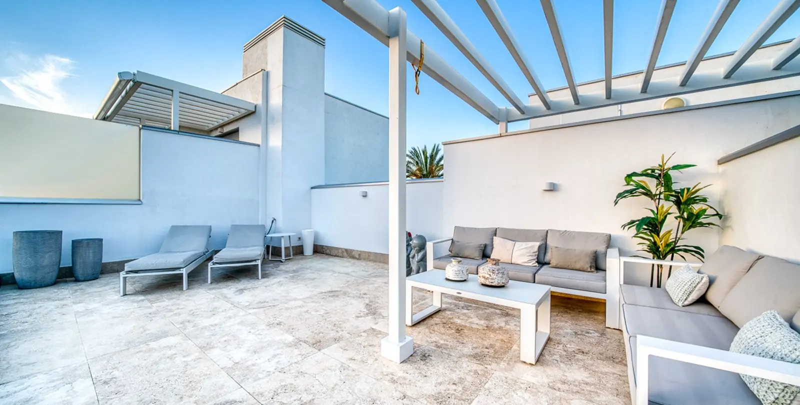 Sale of penthouse in Estepona 26