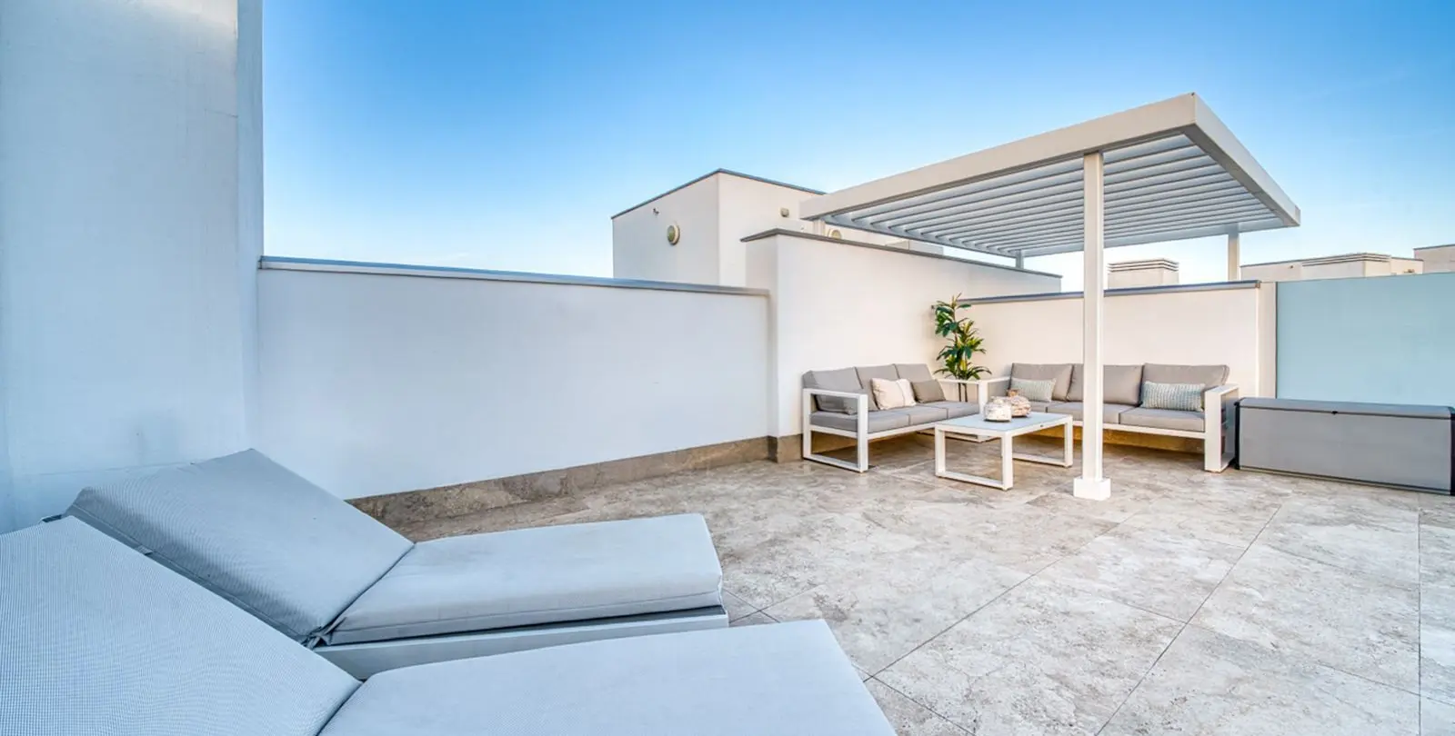 Sale of penthouse in Estepona 27