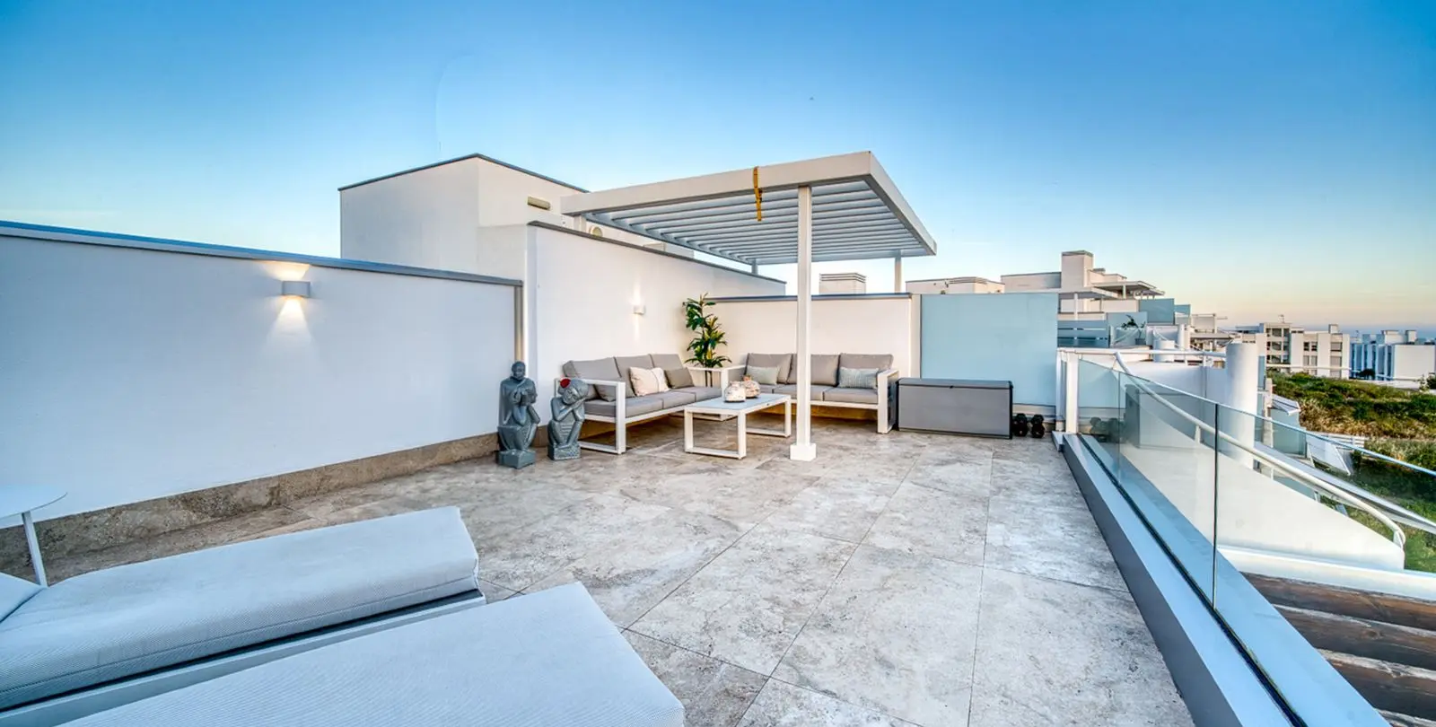 Sale of penthouse in Estepona 28