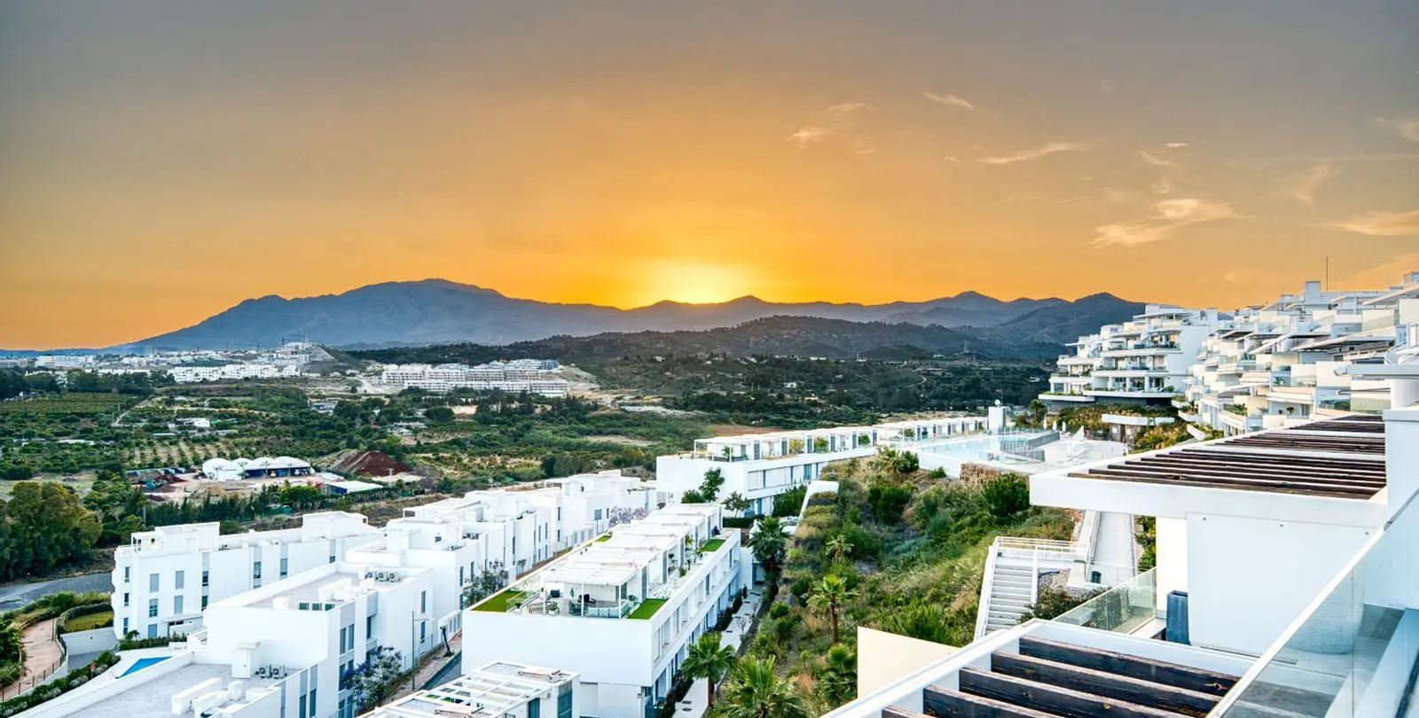 Sale of penthouse in Estepona 32