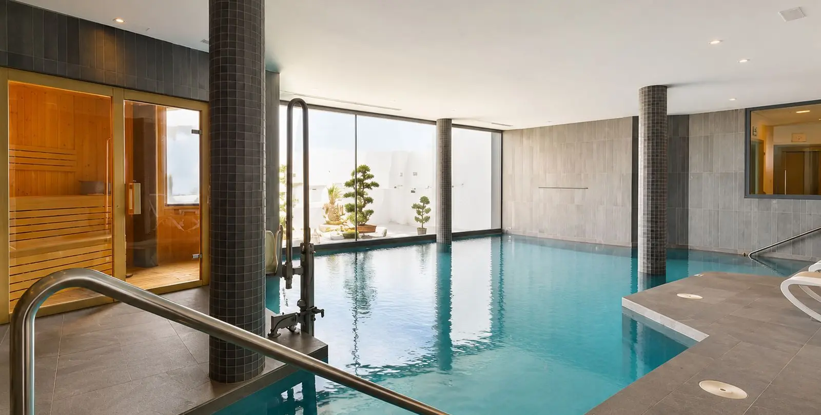 Sale of penthouse in Estepona 35