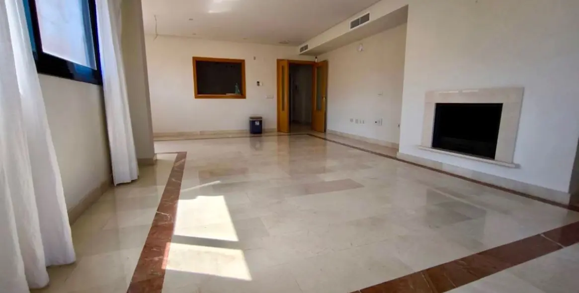 Sale of penthouse in Puerto Banús 12