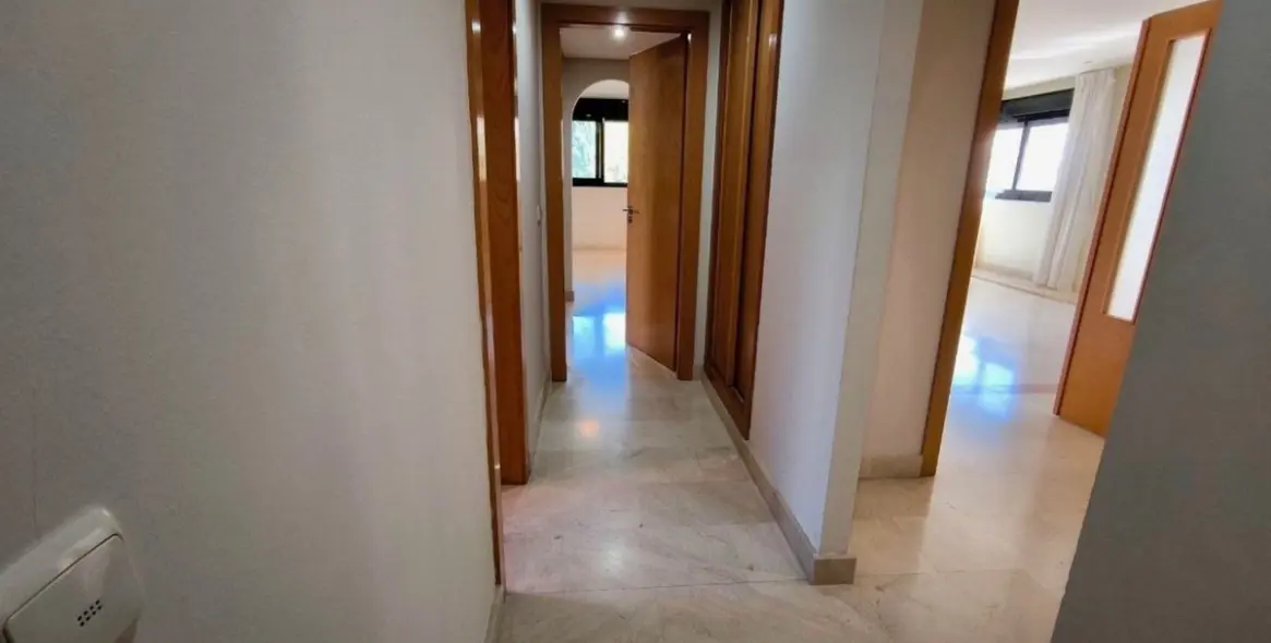 Sale of penthouse in Puerto Banús 41