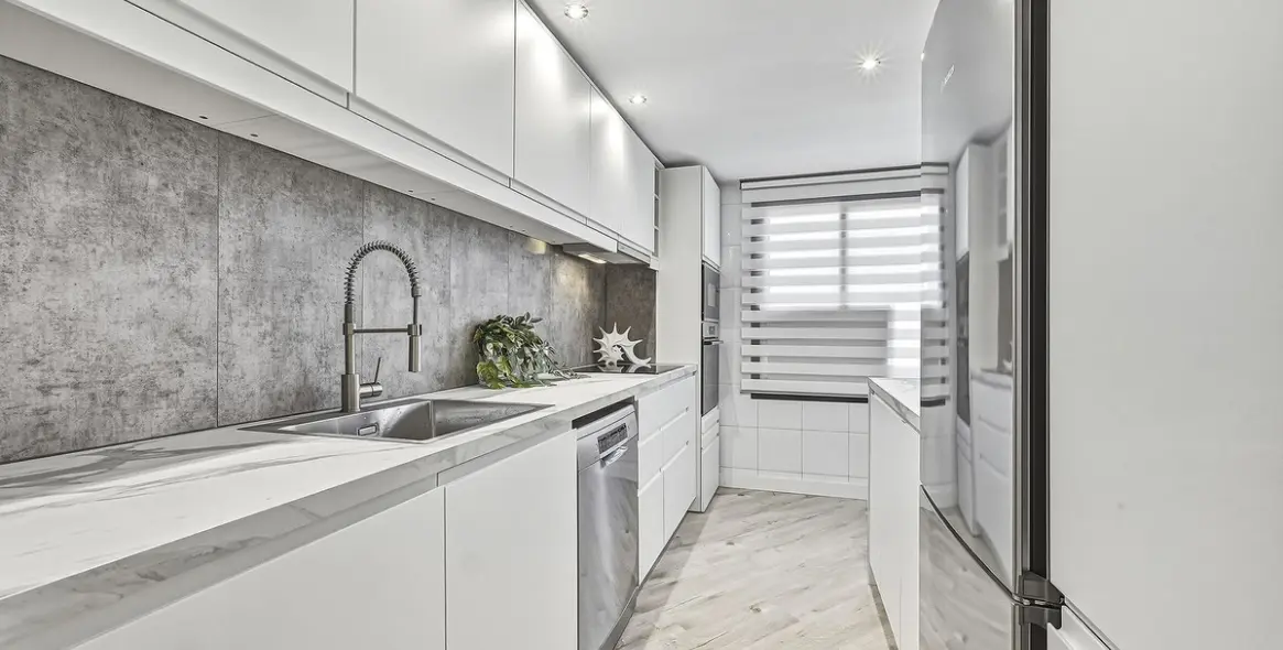 Sale of middle floor apartment in Nueva Andalucía 2