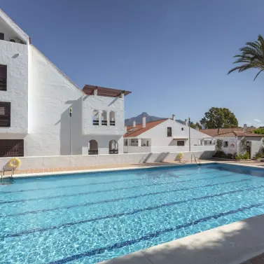 Venta de apartamento en planta media en Nueva Andalucía