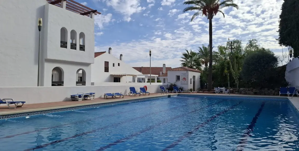 Sale of middle floor apartment in Nueva Andalucía 24