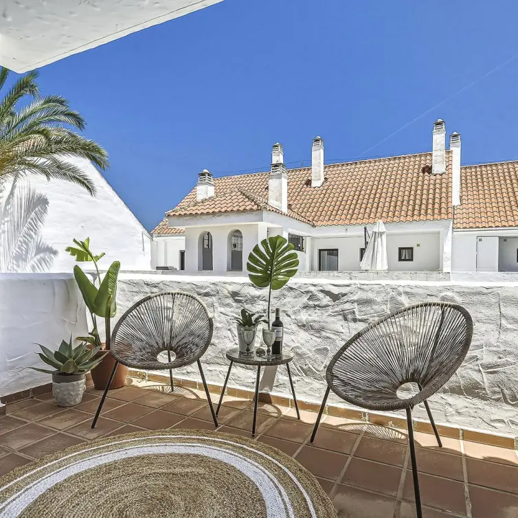 Sale of middle floor apartment in Nueva Andalucía