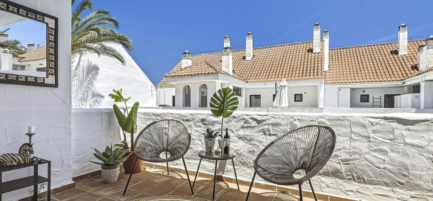 Sale of middle floor apartment in Nueva Andalucía 0