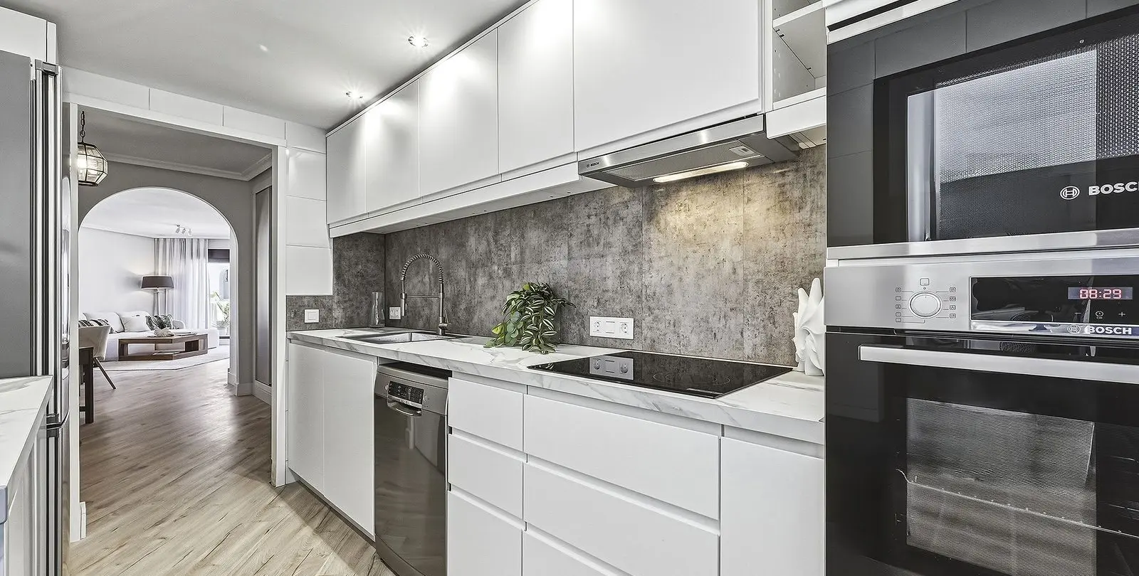 Sale of middle floor apartment in Nueva Andalucía 6