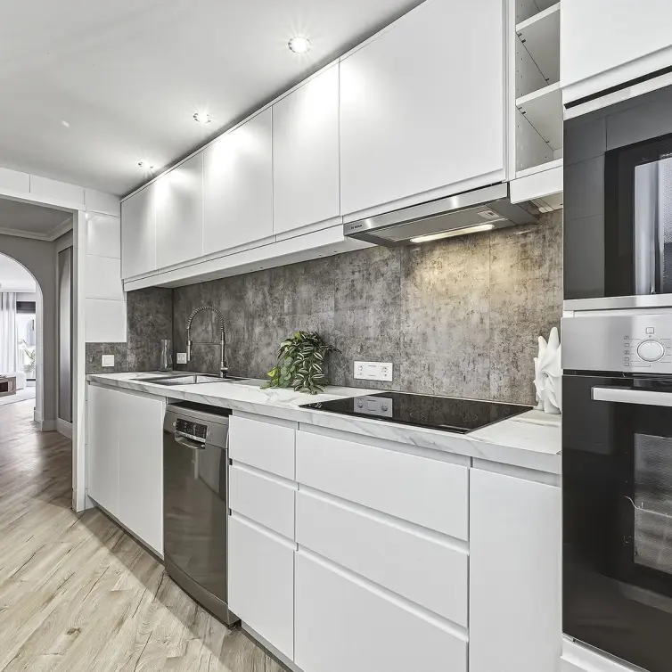 Sale of middle floor apartment in Nueva Andalucía