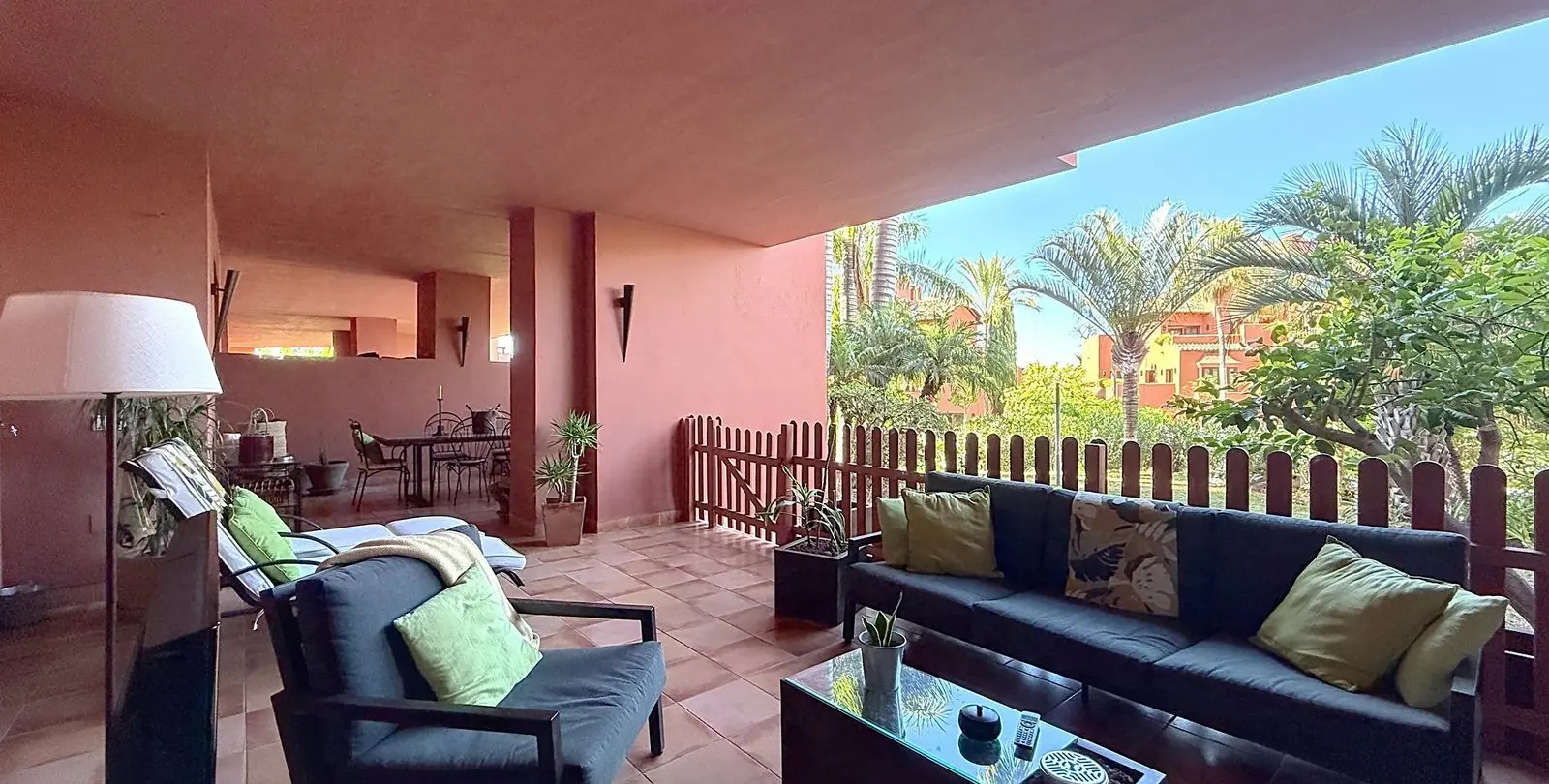 Продажа апартаментов на первом этаже в Estepona 1