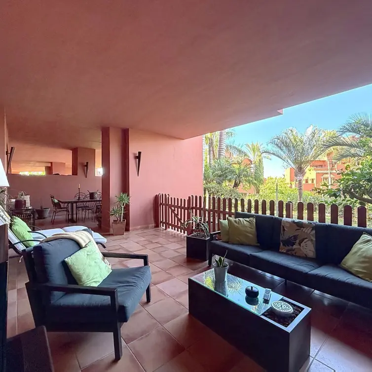 Продажа апартаментов на первом этаже в Estepona