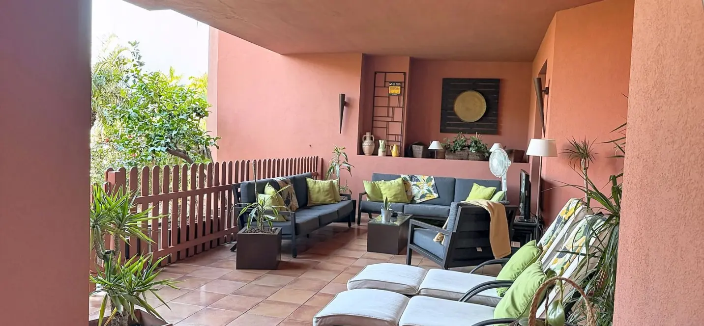 Продажа апартаментов на первом этаже в Estepona 1