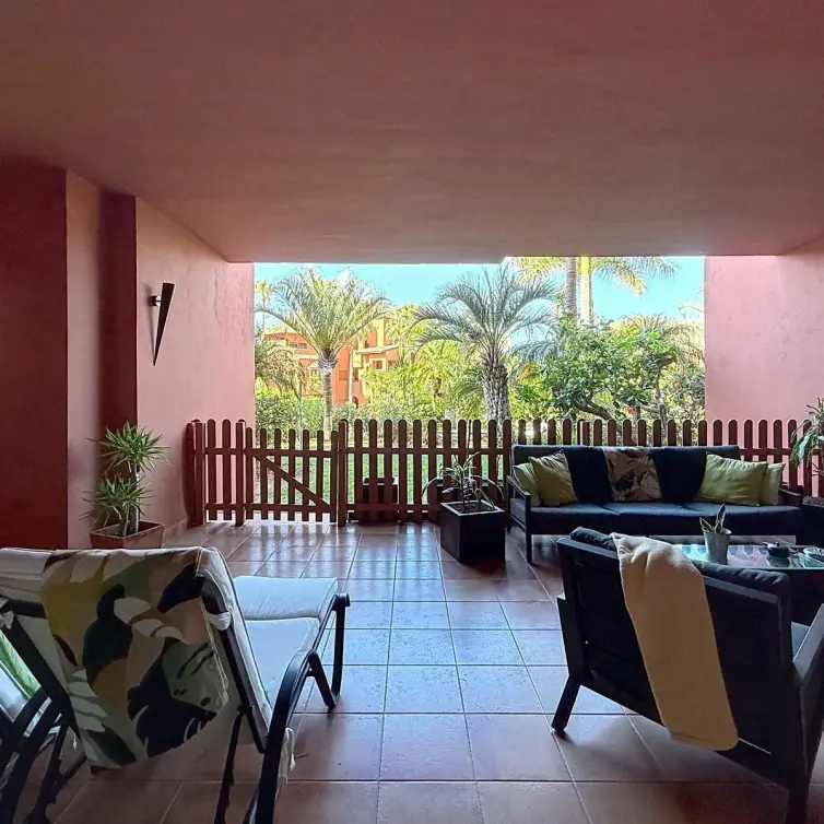 Продажа апартаментов на первом этаже в Estepona