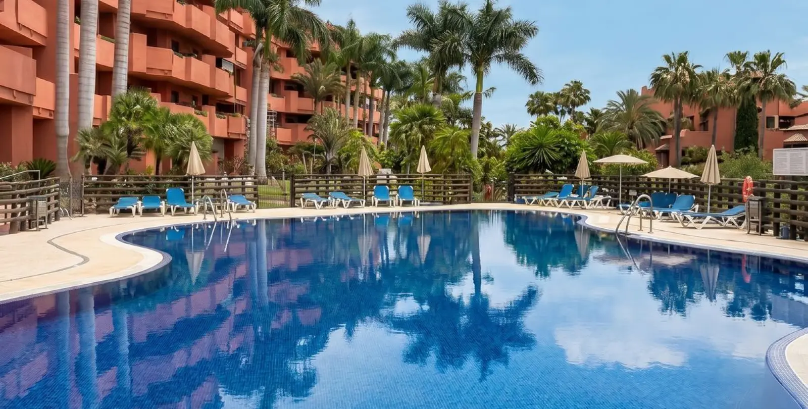 Продажа апартаментов на первом этаже в Estepona 54