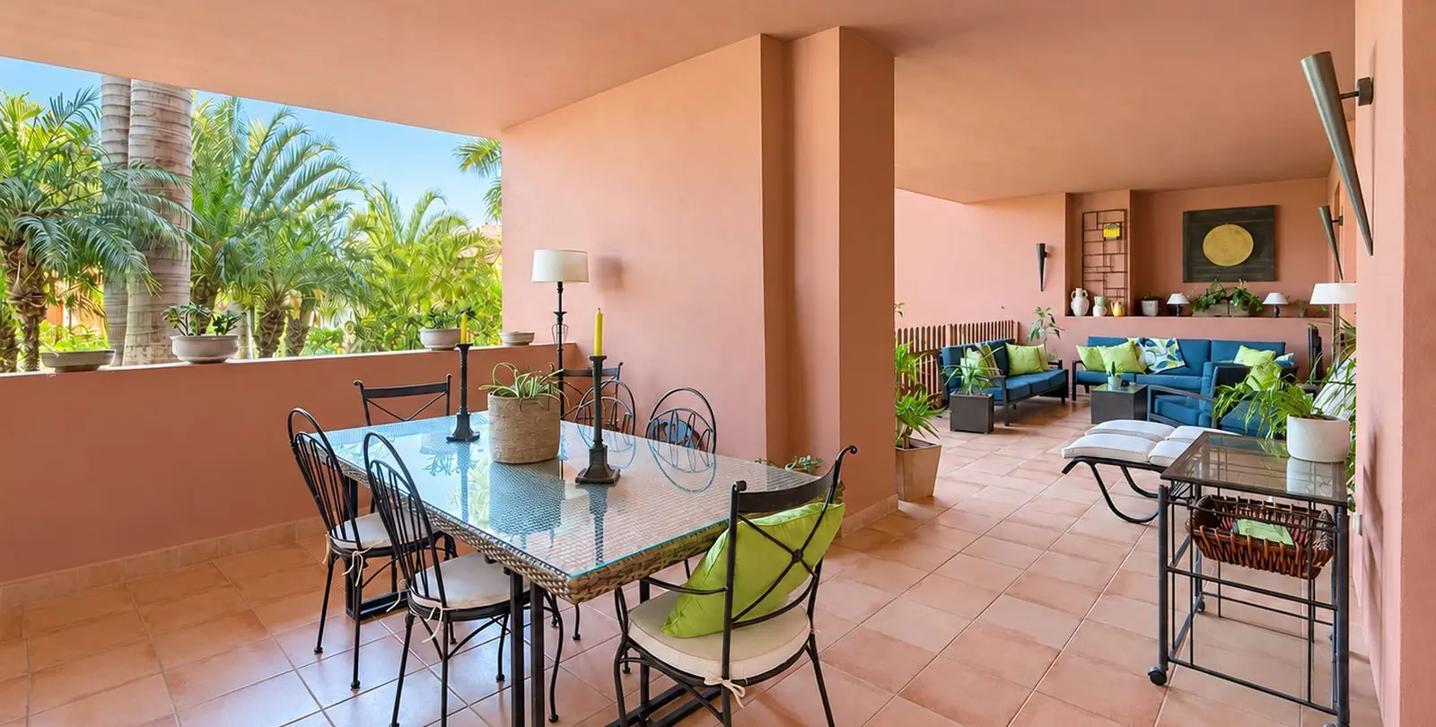 Sale of ground floor apartment in Estepona 2