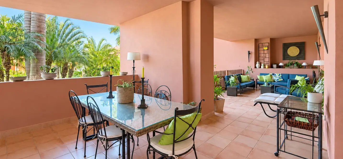 Sale of ground floor apartment in Estepona 1