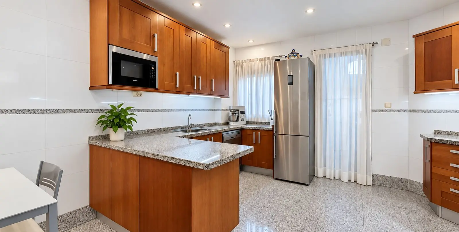 Sale of ground floor apartment in Estepona 8