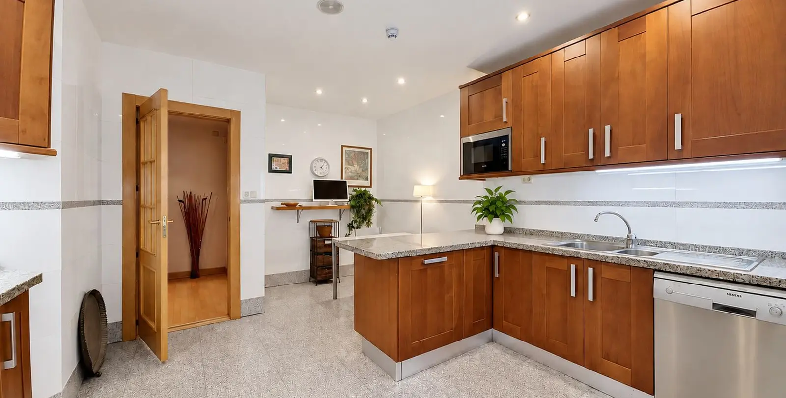 Sale of ground floor apartment in Estepona 9