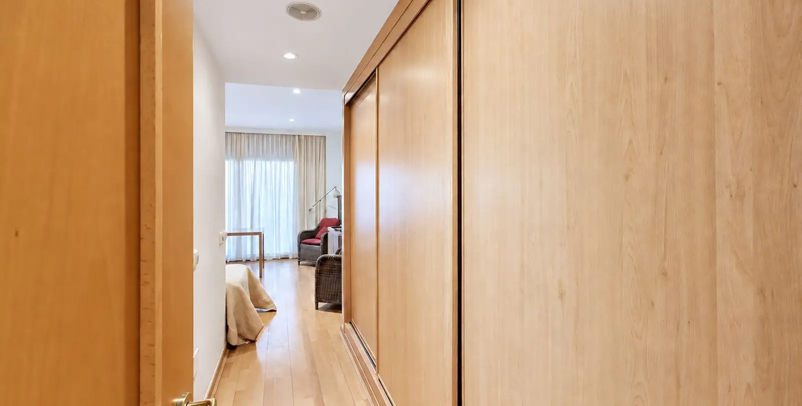 Sale of ground floor apartment in Estepona 11