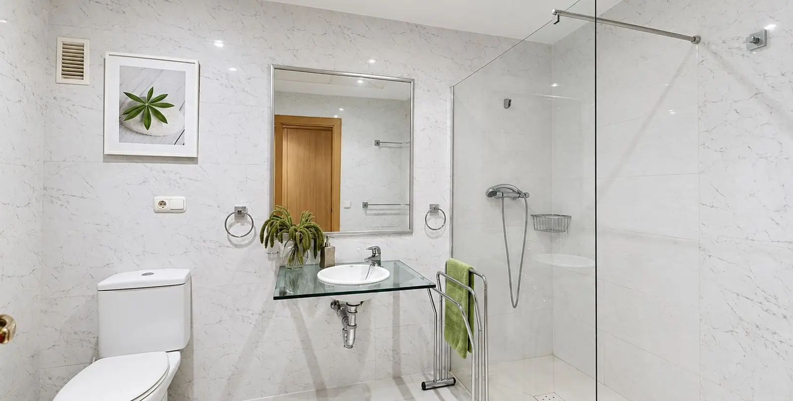Sale of ground floor apartment in Estepona 13