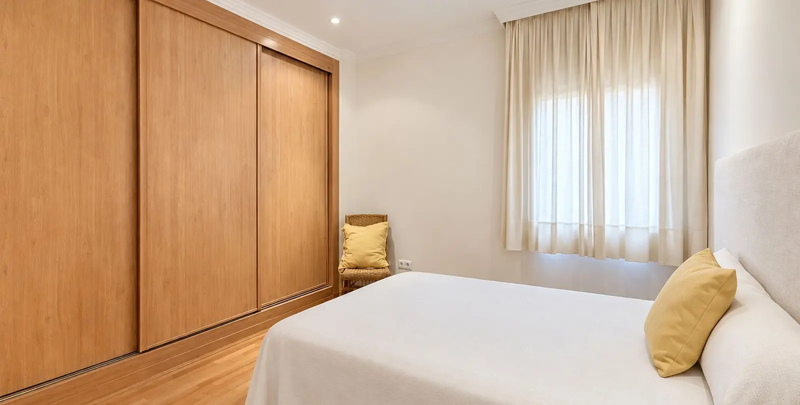 Sale of ground floor apartment in Estepona 16