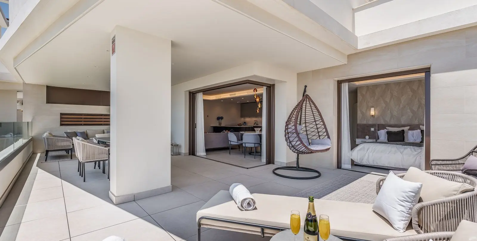 Venta de apartamento en planta media en Estepona 5
