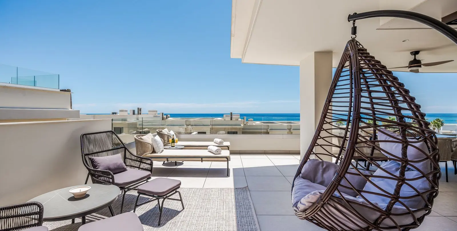 Venta de apartamento en planta media en Estepona 6