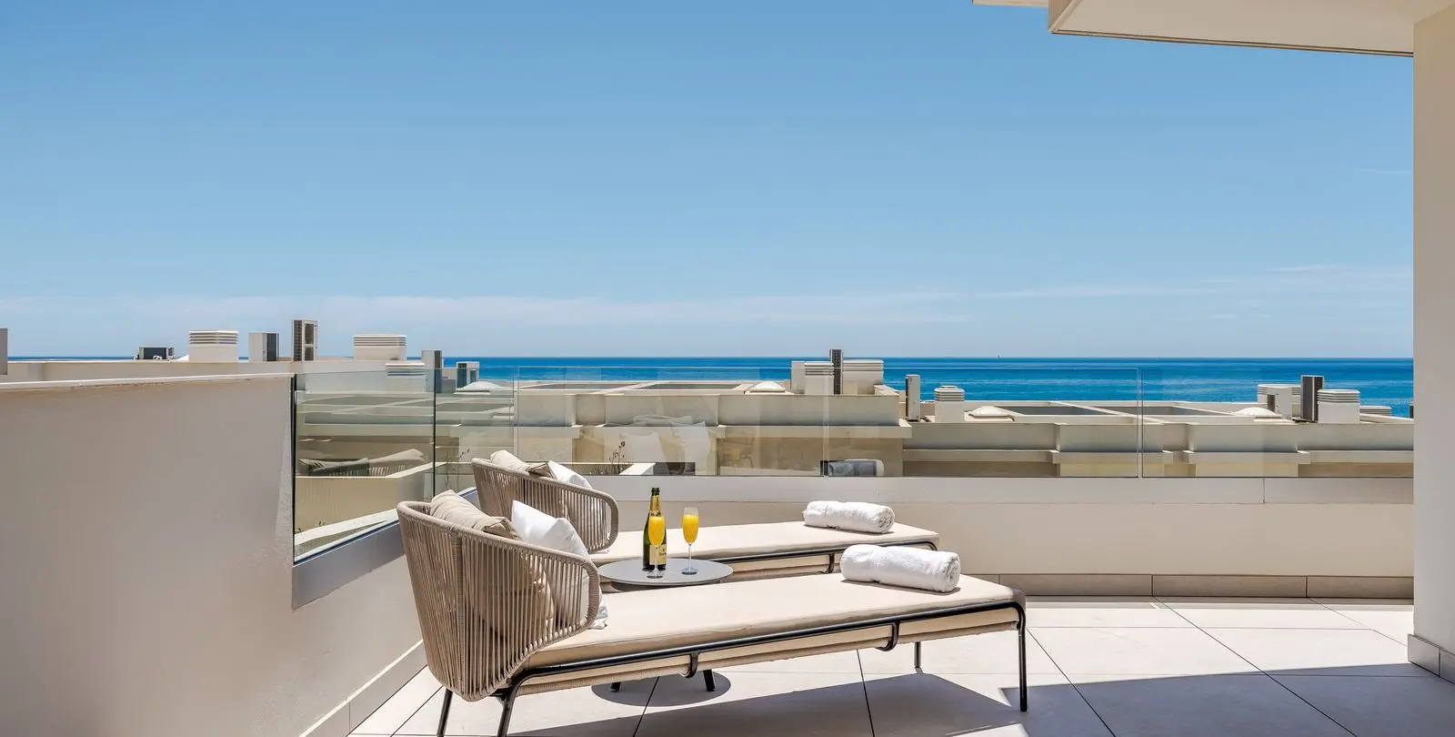 Venta de apartamento en planta media en Estepona 8