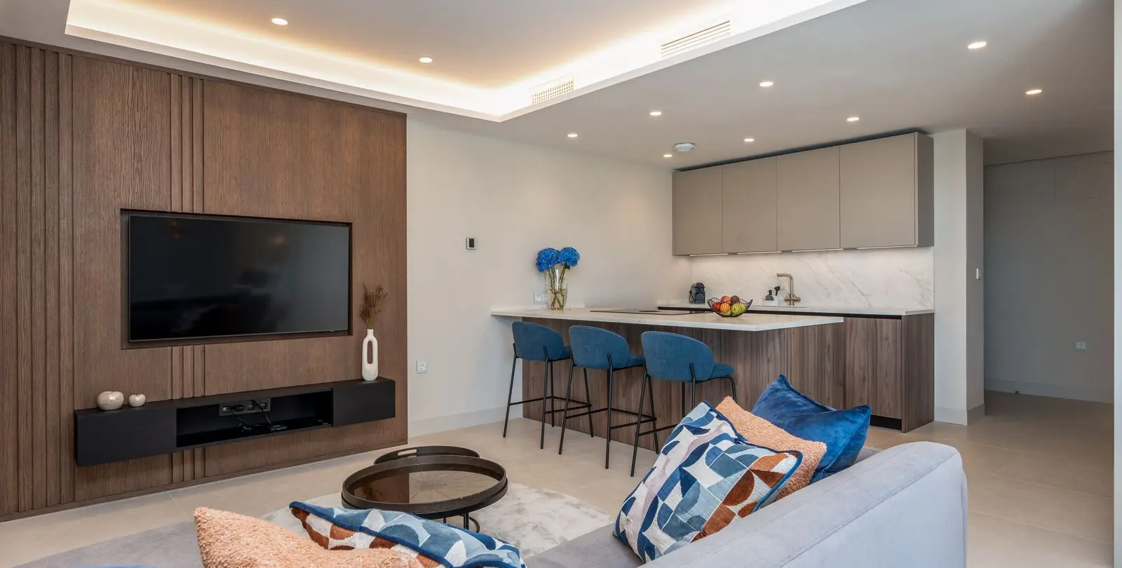 Venta de apartamento en planta media en Estepona 13